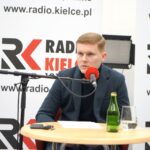 10.04.2022. Kielce. Studio Polityczne Radia Kielce. Na zdjęciu: Łukasz Wasilewski - Konfederacja Ruch Narodowy / Sebastian Kalwat / Radio Kielce