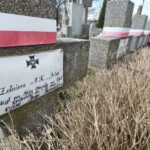 11.04.2022. Ćmielów. Kwatera partyzancka na cmentarzu parafialnym / Emilia Sitarska / Radio Kielce