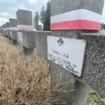 11.04.2022. Ćmielów. Kwatera partyzancka na cmentarzu parafialnym / Emilia Sitarska / Radio Kielce