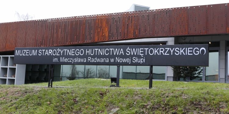 Nowa Słupia. Muzeum Starożytnego Hutnictwa Świętokrzyskiego im. Mieczysława Radwana / Wiktor Taszłow / Radio Kielce