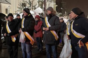 02.04.2022. Ostrowiec Św. Różaniec mężczyzn / Emilia Sitarska / Radio Kielce