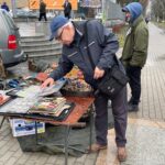 09.04.2022. Kielce. Giełda kolekcjonerska / Michał Kita / Radio Kielce