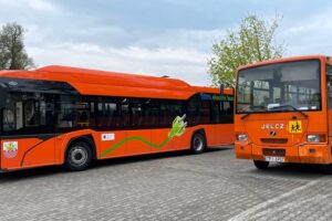 11.05.2022. Działoszyce. Nowy elektryczny autobus szkolny / UMiG Działoszyce