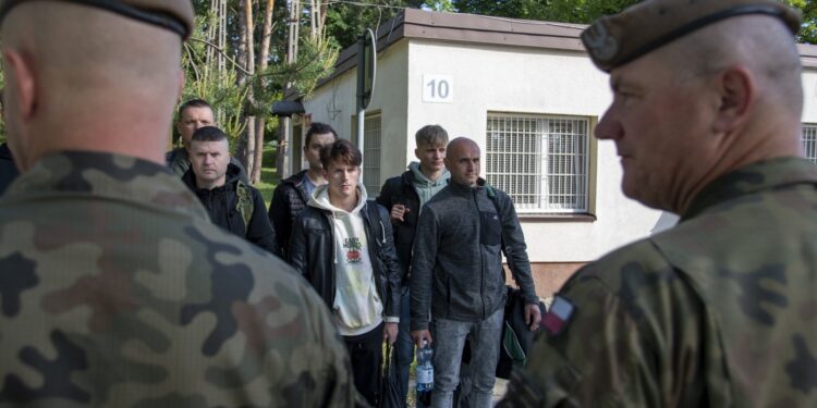 28.05.2022. Kielce. Wcielenie ochotników do WOT / ppor. Daniel Woś / 10. Świętokrzyska Brygada Obrony Terytorialnej