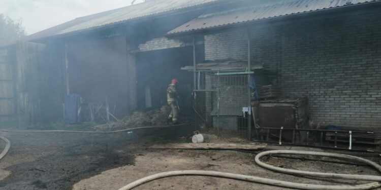 13.05.2022. Jeżów. Pożar / Ratownictwo Powiatu Ostrowieckiego