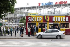 27.05.2022. Kielce. Kolejka do nabycia biletów na finał baraży o awans do Ekstraklasy PKO BO: Korona Kielce - Chrobry Głogów / Korona Kielce