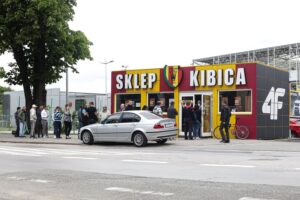 27.05.2022. Kielce. Kolejka do nabycia biletów na finał baraży o awans do Ekstraklasy PKO BO: Korona Kielce - Chrobry Głogów / Korona Kielce