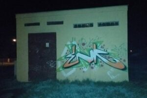 Ostrowiec Świętokrzyski. Graffiti wykonane przez 36-letniego mężczyznę / KPP w Ostrowcu Świętokrzyskim