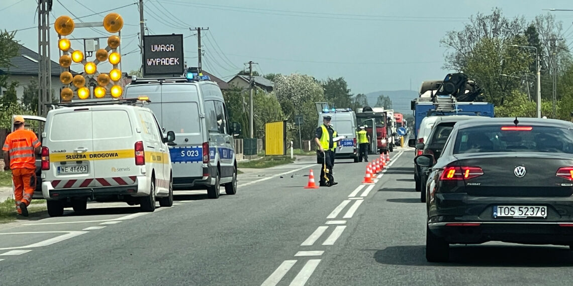 12.05.2022. Radlin. Zderzenie auta osobowego z motocyklem / Fot. Jarosław Kubalski - Radio Kielce