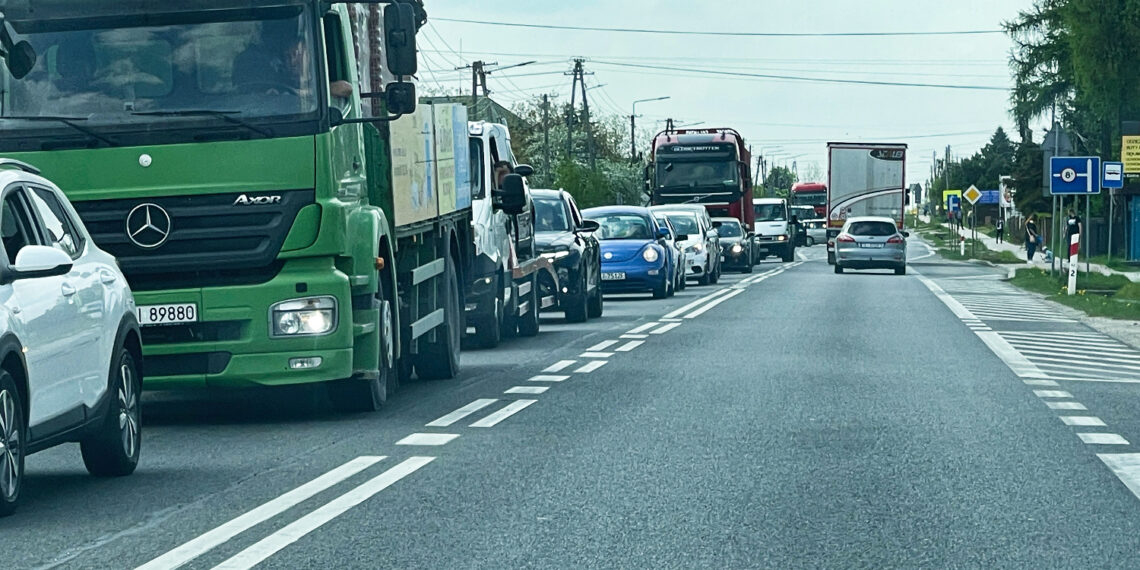 12.05.2022. Radlin. Zderzenie auta osobowego z motocyklem / Fot. Jarosław Kubalski - Radio Kielce