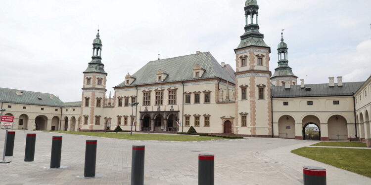 Dawny Pałac Biskupów Krakowskich. Muzeum Narodowe / Fot. Wiktor Taszłow - Radio Kielce