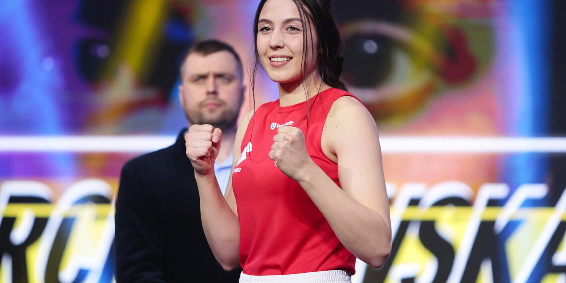 12.05.2022. Targi Kielce. Ceremonia ważenia przed galą Suzuki Boxing Night XV. Na zdjęciu: Barbara Marcinkowska / Fot. Wiktor Taszłow - Radio Kielce