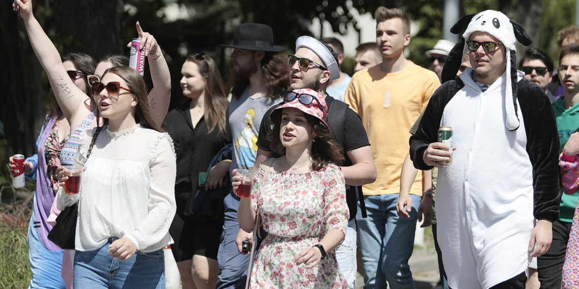 19.05.2022. Kielce. Korowód studentów idzie ulicami miasta / Fot. Wiktor Taszłow - Radio Kielce