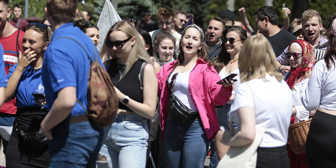 19.05.2022. Kielce. Korowód studentów idzie ulicami miasta / Fot. Wiktor Taszłow - Radio Kielce