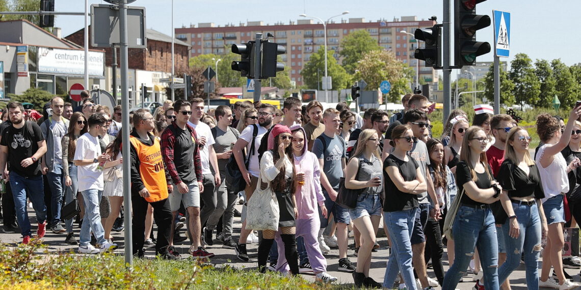 19.05.2022. Kielce. Korowód studentów idzie ulicami miasta / Fot. Wiktor Taszłow - Radio Kielce