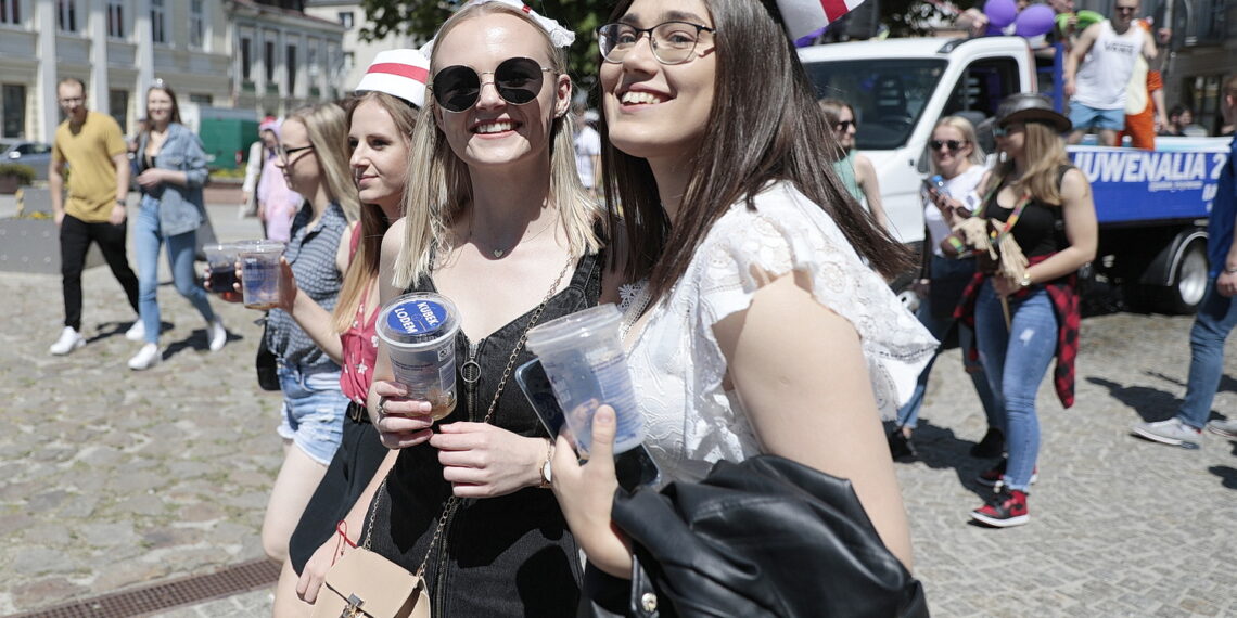 19.05.2022. Kielce. Korowód studentów idzie ulicami miasta / Fot. Wiktor Taszłow - Radio Kielce