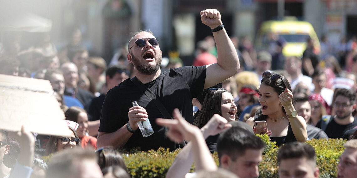 19.05.2022. Kielce. Korowód studentów idzie ulicami miasta / Fot. Wiktor Taszłow - Radio Kielce