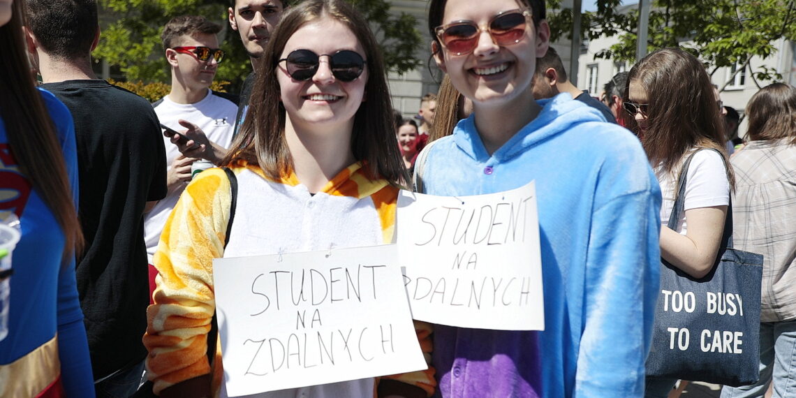 19.05.2022. Kielce. Korowód studentów idzie ulicami miasta / Fot. Wiktor Taszłow - Radio Kielce