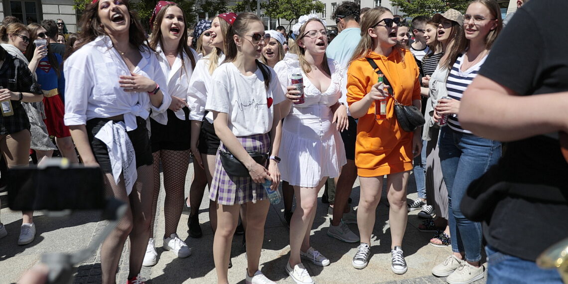 19.05.2022. Kielce. Korowód studentów idzie ulicami miasta / Fot. Wiktor Taszłow - Radio Kielce