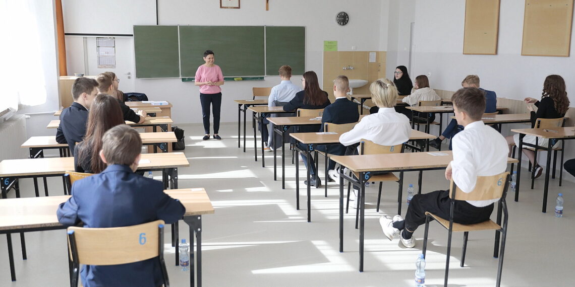 24.05.2022. Kielce. Szkoła Podstawowa nr 39 im. Stanisława Moniuszki. Egzamin ósmoklasisty