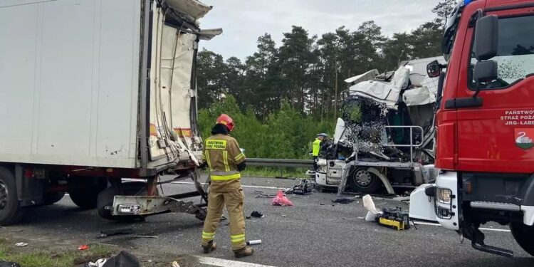 17.05.2022. Autostrada A4. Karambol ciężarówek / Śląska policja