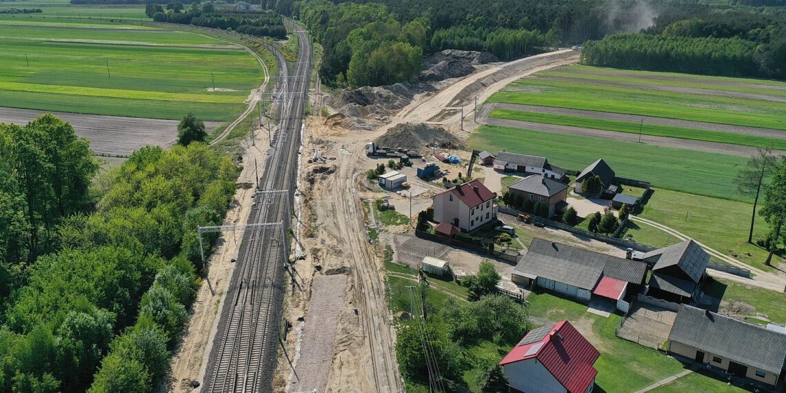 19.05.2022. Budowa linii kolejowej nr 582 Czarnca - Włoszczowa Północna / Fot. Jarosław Kubalski - Radio Kielce