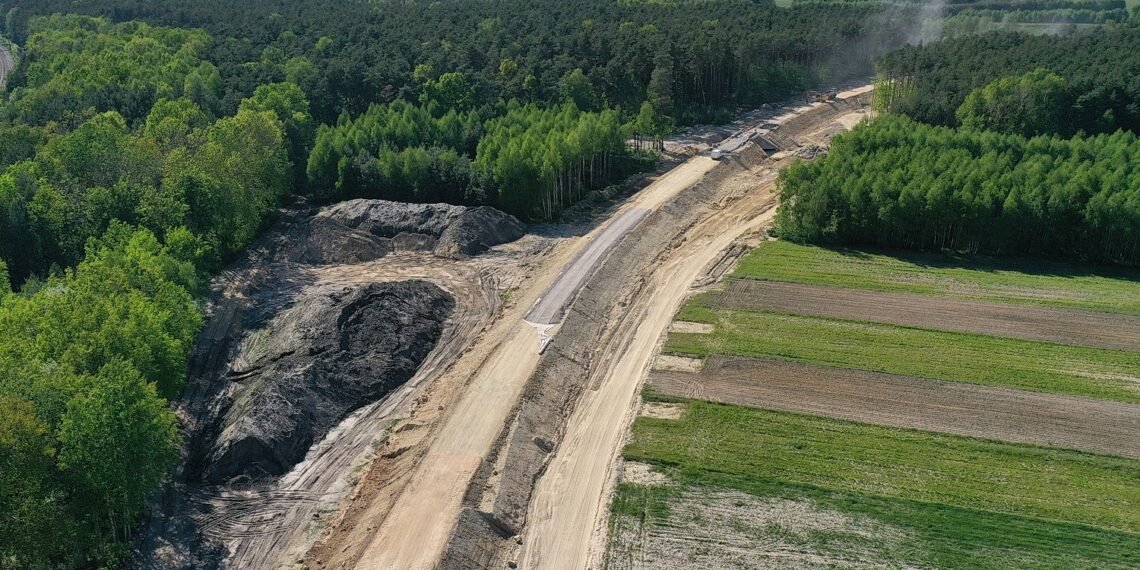 19.05.2022. Budowa linii kolejowej nr 582 Czarnca - Włoszczowa Północna / Fot. Jarosław Kubalski - Radio Kielce