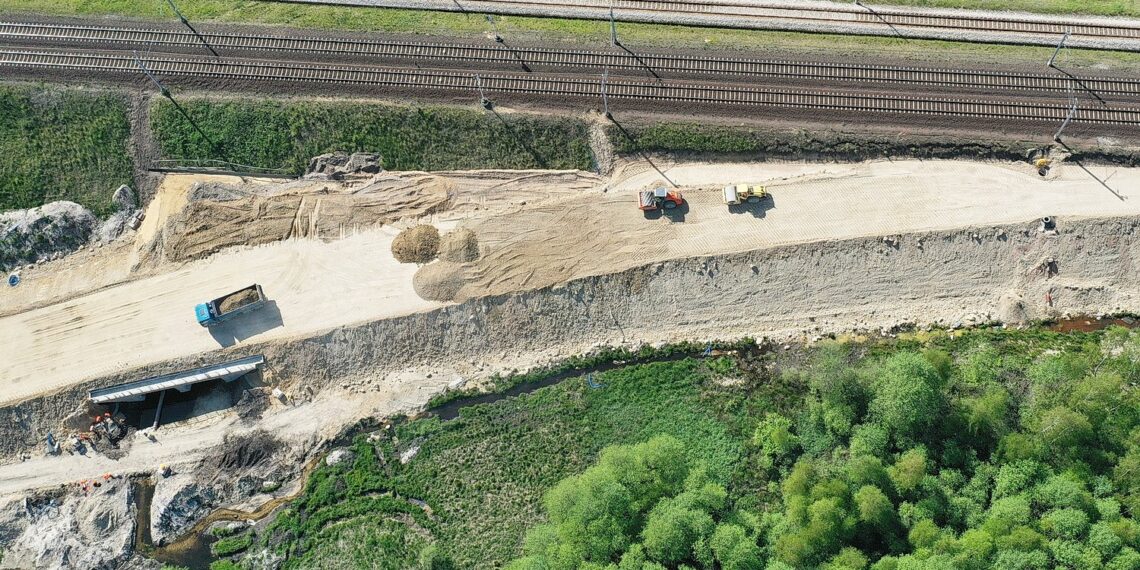 19.05.2022. Budowa linii kolejowej nr 582 Czarnca - Włoszczowa Północna / Fot. Jarosław Kubalski - Radio Kielce