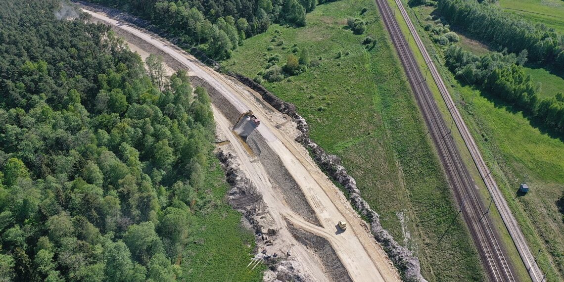 19.05.2022. Budowa linii kolejowej nr 582 Czarnca - Włoszczowa Północna / Fot. Jarosław Kubalski - Radio Kielce