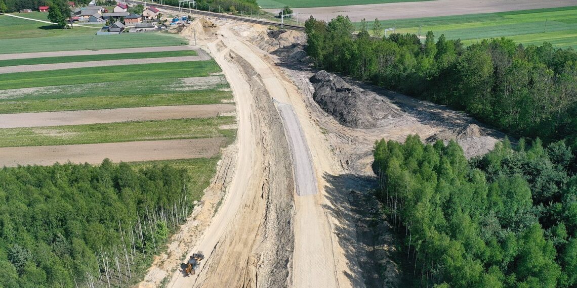 19.05.2022. Budowa linii kolejowej nr 582 Czarnca - Włoszczowa Północna / Fot. Jarosław Kubalski - Radio Kielce