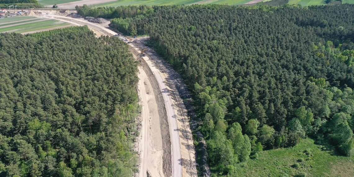 19.05.2022. Budowa linii kolejowej nr 582 Czarnca - Włoszczowa Północna / Fot. Jarosław Kubalski - Radio Kielce