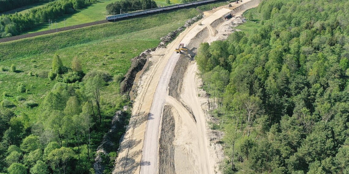 19.05.2022. Budowa linii kolejowej nr 582 Czarnca - Włoszczowa Północna / Fot. Jarosław Kubalski - Radio Kielce