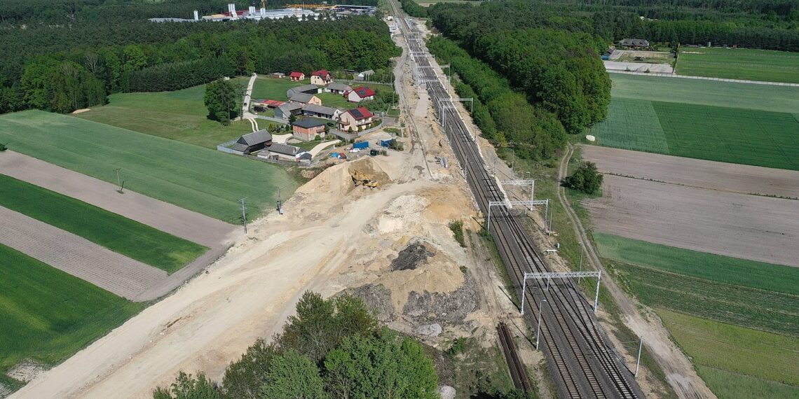 19.05.2022. Budowa linii kolejowej nr 582 Czarnca - Włoszczowa Północna / Fot. Jarosław Kubalski - Radio Kielce