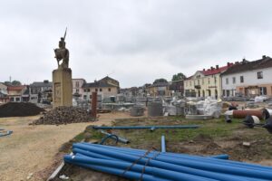 25.05.2022. Końskie. Remont centrum miasta. Kamienice / Magdalena Galas-Klusek / Radio Kielce