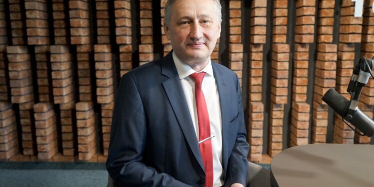 02.05.2022. Radio Kielce. Rozmowa Dnia. Na zdjęciu: Na zdjęciu: Zbigniew Koniusz - wojewoda świętokrzyski / Piotr Kwaśniewski / Radio Kielce