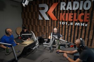 27.05.2022. Kielce. Sportowa Debata Radia Kielce. Na zdjęciu (od lewej): Jaromir Kruk - dziennikarz sportowy, Jacek Kiełb - kapitan Korony Kielce, Rafał Szymczyk - Radio Kielce, Damian Wysocki - Radio eM Kielce / Dionizy Krawczyński / Radio Kielce