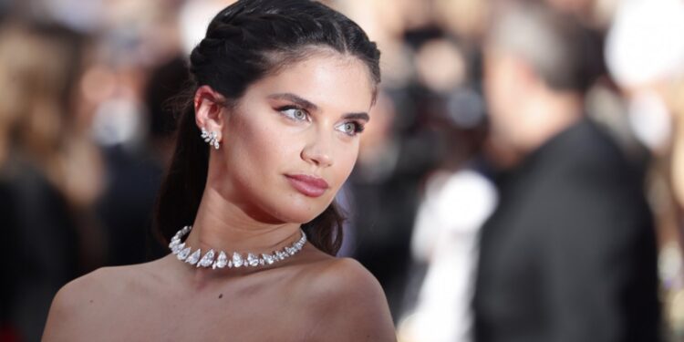 23.05.2022. Cannes, France.  Sara Sampaio / GUILLAUME HORCAJUELO / PAP/EPA