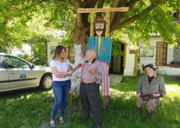 24.05.2022. Maruszów. Muzeum Wsi w Maruszowie. Na zdjęciu (od lewej): Emilia Sitarska - Radio Kielce i Edward Ziarko / Emilia Sitarska / Radio Kielce