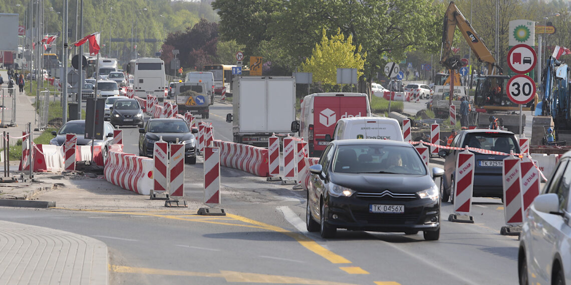 11.05.2022. Kielce. Skrzyżowanie alei Solidarności i Tysiąclecia Państwa Polskiego / Fot. Wiktor Taszłow - Radio Kielce