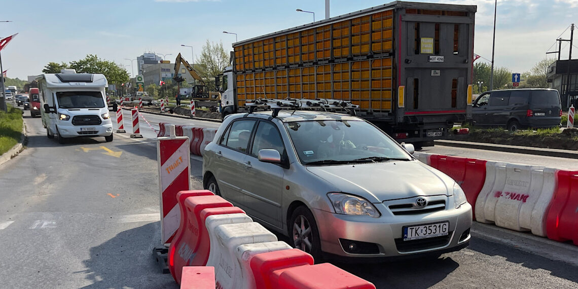 11.05.2022. Kielce. Skrzyżowanie alei Solidarności i Tysiąclecia Państwa Polskiego / Fot. Wiktor Taszłow - Radio Kielce