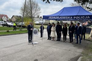 06.05.2022. Sędziszów. Wbicia łopaty pod posterunek policji w Sędziszowie / Michał Kita / Radio Kielce