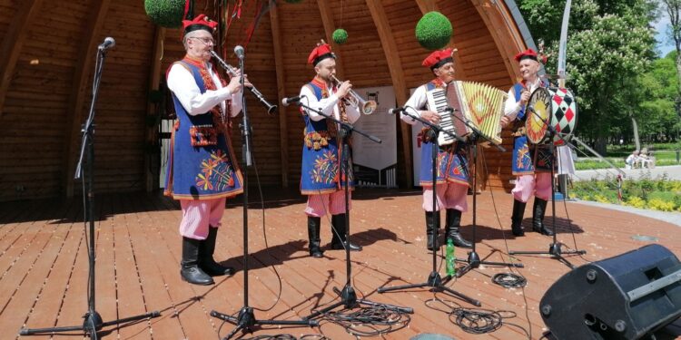 21.05.2022. Busko-Zdrój. 46. edycja Buskich Spotkań z Folklorem / Marta Gajda-Kruk / Radio Kielce