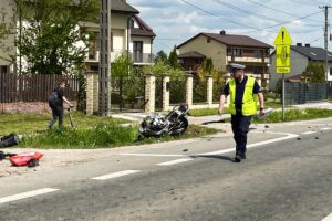12.05.2022. Radlin. Zderzenie auta osobowego z motocyklem / Jarosław Kubalski / Radio Kielce