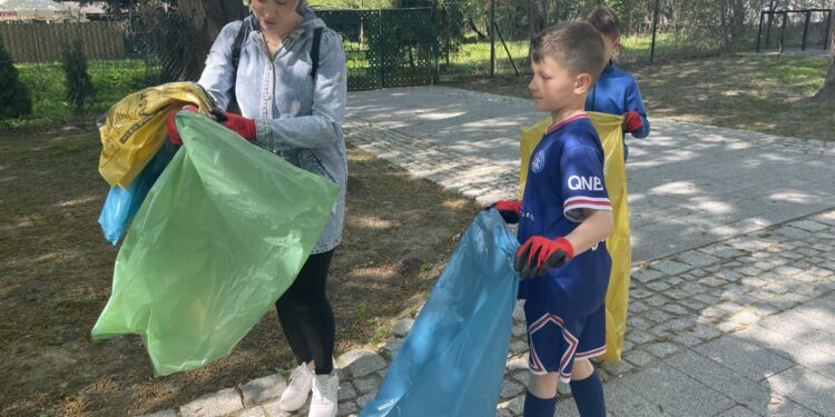 07.05.2022. Sandomierz. Akcja społeczna „Wspólnie sprzątamy Sandomierz” / Grażyna Szlęzak-Wójcik / Radio Kielce