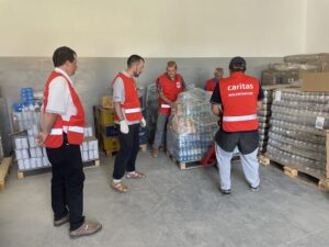 20.05.2022. Sandomierz. Transport pomocy humanitarnej przygotowany przez Caritas Diecezji Sandomierskiej / Grażyna Szlęzak-Wójcik / Radio Kielce