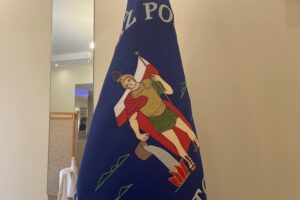 03.05.2022. Ostojów. Uroczystość przekazania strażakom nowego sztandaru / Anna Głąb / Radio Kielce