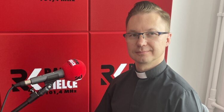 Ojciec Daniel Szkubera, zmartwychwstaniec z Sanktuarium Maryjnego  w Sulisławicach. / Grażyna Szlęzak / Radio Kielce