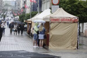 27.05.2022. Kielce. Budzenie ulicy Sienkiewicza / Jarosław Kubalski / Radio Kielce