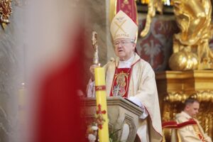 03.05.2022. Kielce. Msza Świętej otwierająca świętokrzyskie obchody Święta Konstytucji 3 Maja. Na zdjęciu: biskup Andrzej Kaleta / Wiktor Taszłow / Radio Kielce