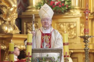 03.05.2022. Kielce. Msza Świętej otwierająca świętokrzyskie obchody Święta Konstytucji 3 Maja. Na zdjęciu: biskup Andrzej Kaleta / Wiktor Taszłow / Radio Kielce